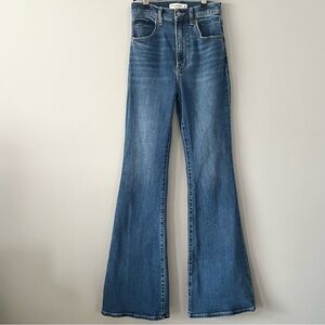 Abercrombie & Fitch The Flare Ultra High Rise Denim | Medium Wash | Size 2L